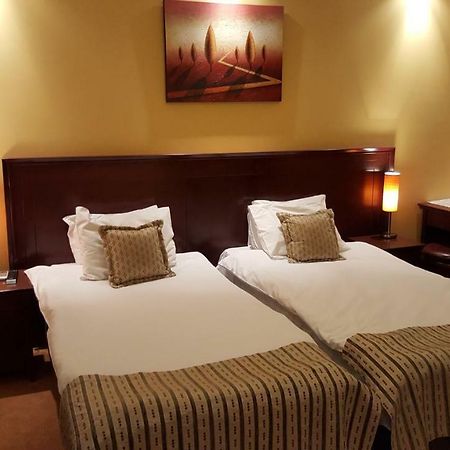 Garni Hotel Contact Belgrad Exteriör bild
