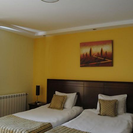 Garni Hotel Contact Belgrad Exteriör bild