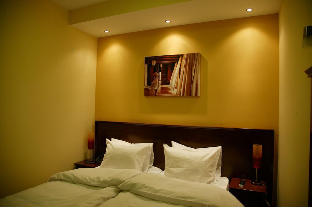 Garni Hotel Contact Belgrad Rum bild