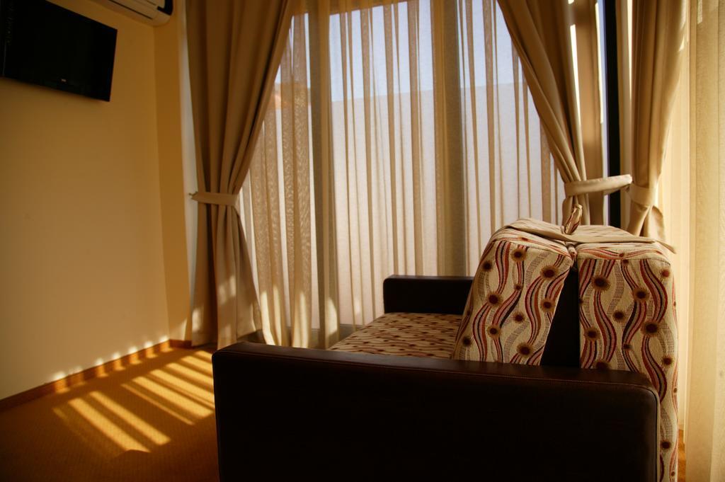 Garni Hotel Contact Belgrad Rum bild