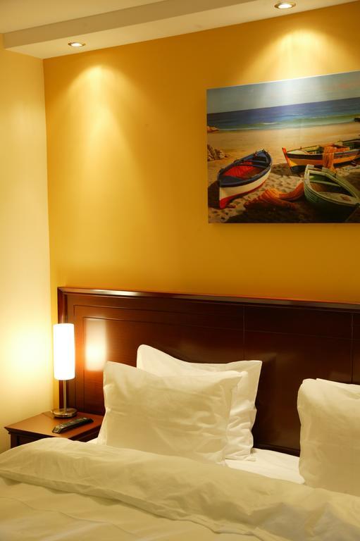 Garni Hotel Contact Belgrad Exteriör bild