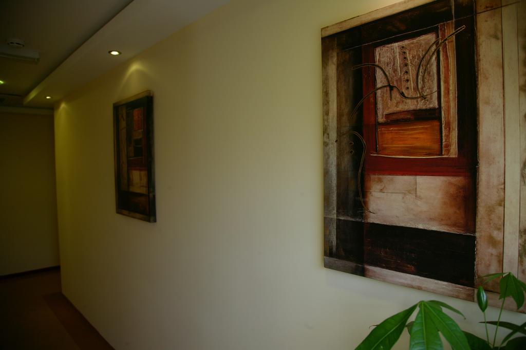 Garni Hotel Contact Belgrad Exteriör bild