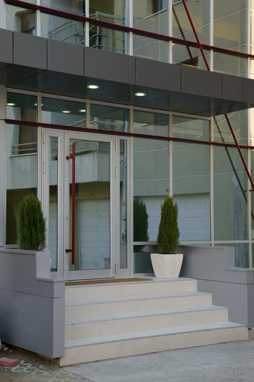 Garni Hotel Contact Belgrad Exteriör bild