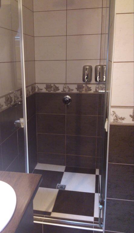 Garni Hotel Contact Belgrad Exteriör bild