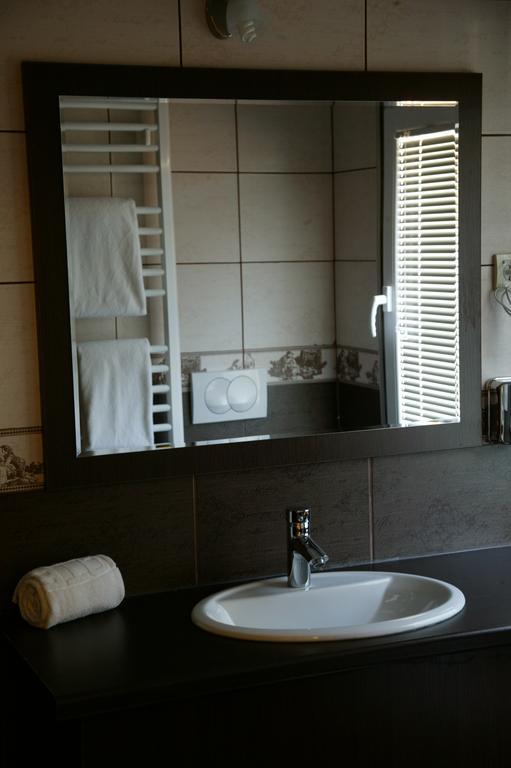 Garni Hotel Contact Belgrad Exteriör bild