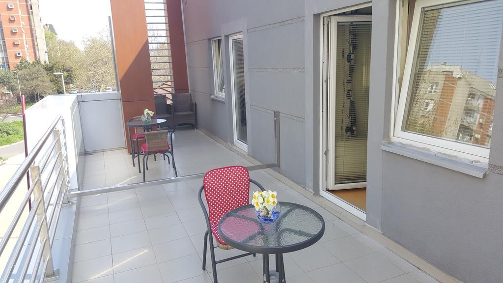 Garni Hotel Contact Belgrad Exteriör bild