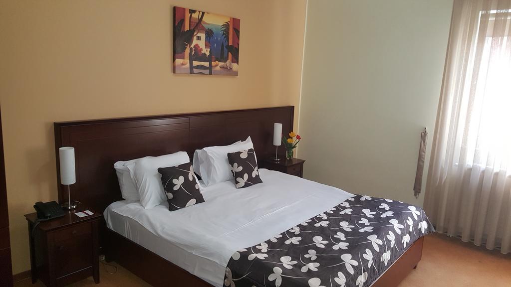 Garni Hotel Contact Belgrad Exteriör bild