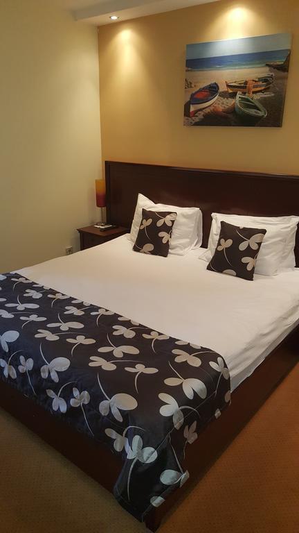 Garni Hotel Contact Belgrad Exteriör bild