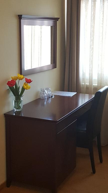 Garni Hotel Contact Belgrad Exteriör bild