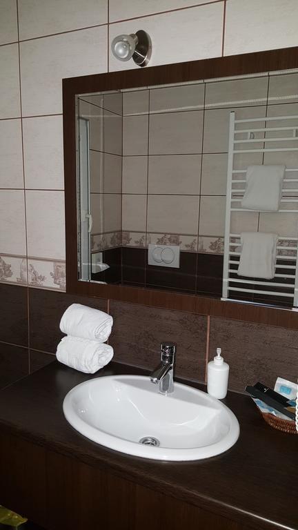 Garni Hotel Contact Belgrad Exteriör bild