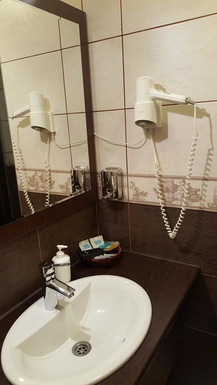 Garni Hotel Contact Belgrad Exteriör bild