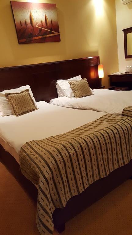 Garni Hotel Contact Belgrad Exteriör bild