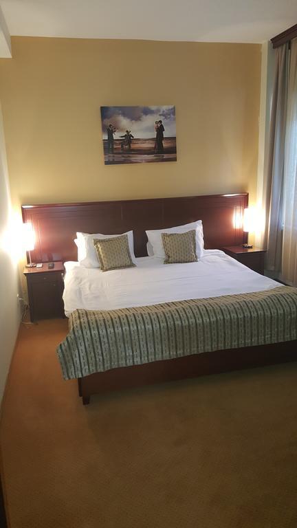 Garni Hotel Contact Belgrad Exteriör bild