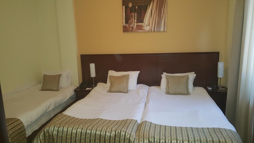 Garni Hotel Contact Belgrad Exteriör bild