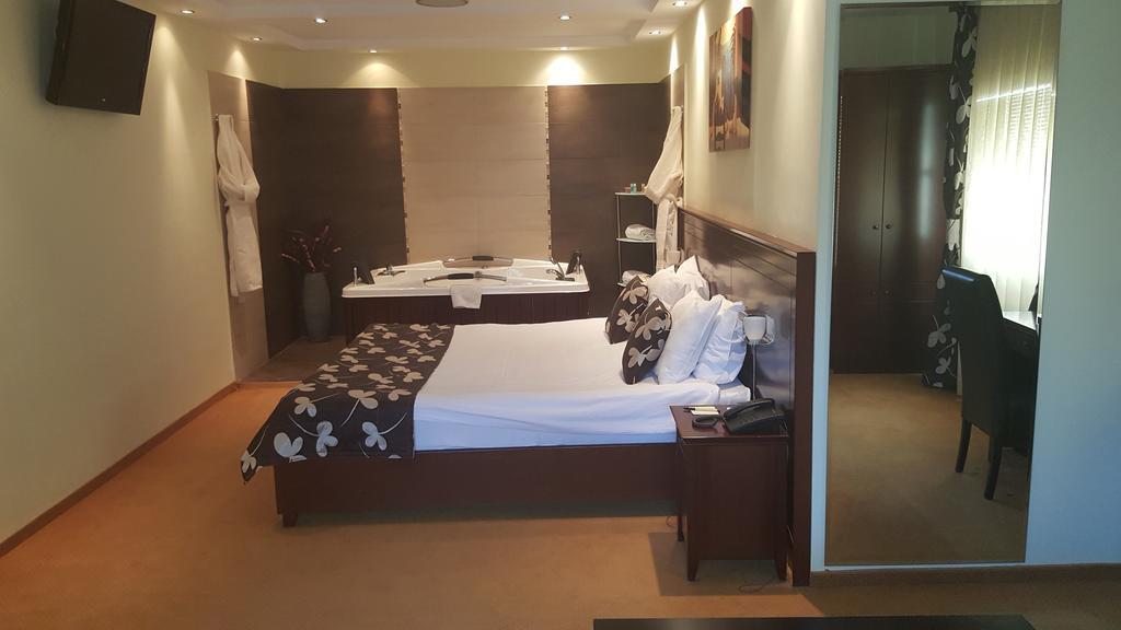 Garni Hotel Contact Belgrad Exteriör bild