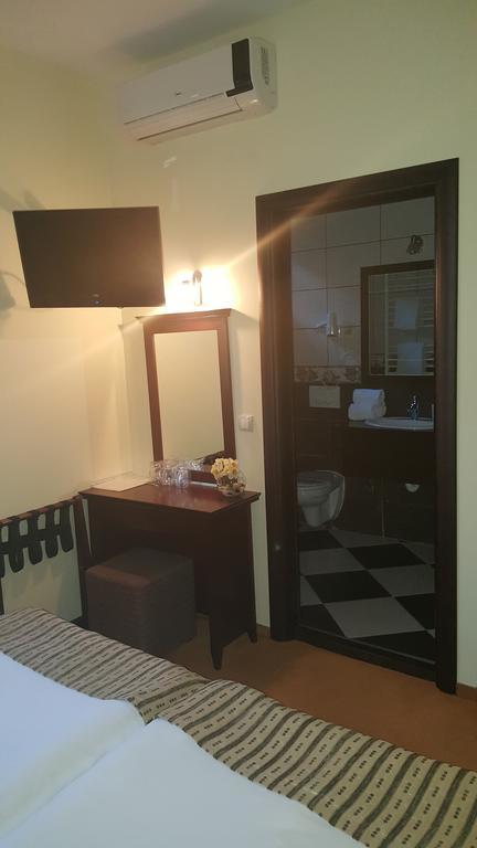 Garni Hotel Contact Belgrad Exteriör bild