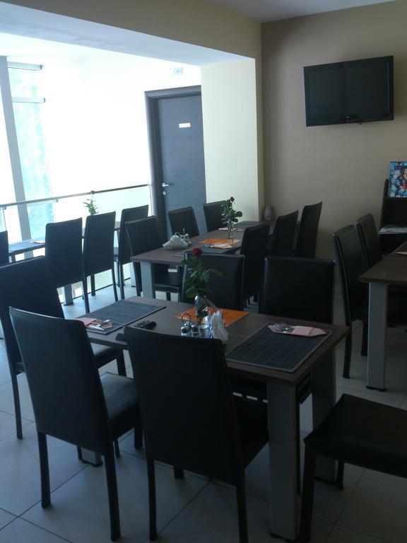 Garni Hotel Contact Belgrad Exteriör bild