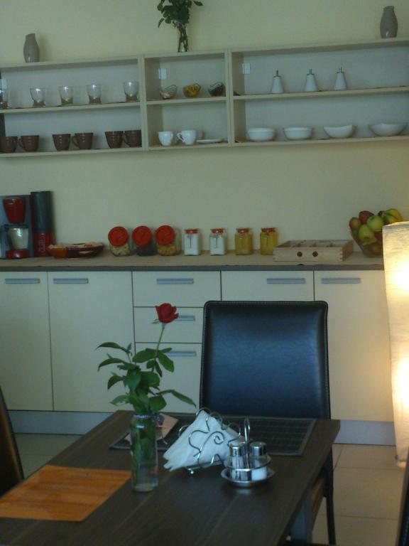 Garni Hotel Contact Belgrad Exteriör bild