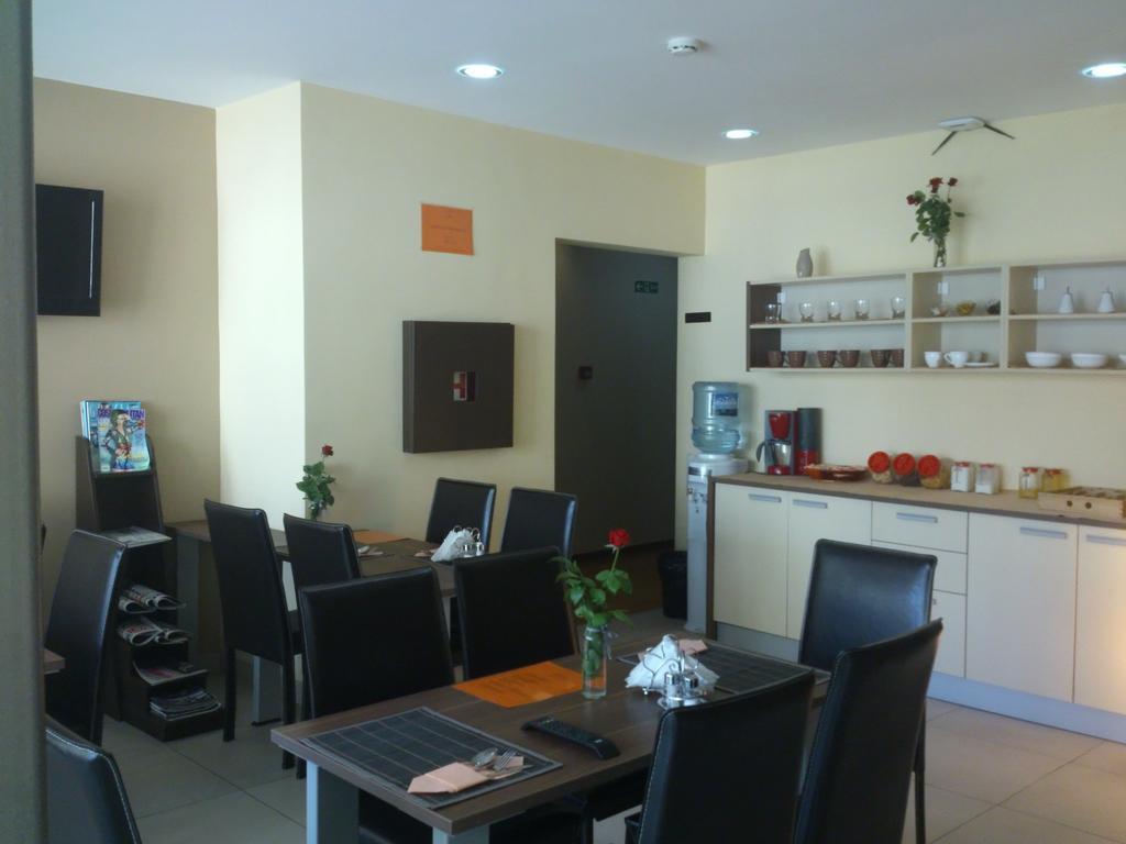 Garni Hotel Contact Belgrad Exteriör bild