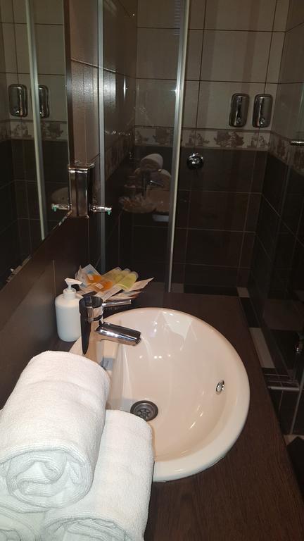 Garni Hotel Contact Belgrad Exteriör bild