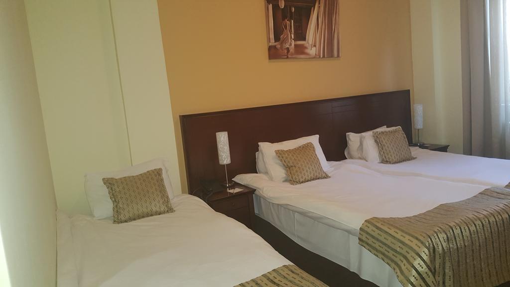 Garni Hotel Contact Belgrad Exteriör bild