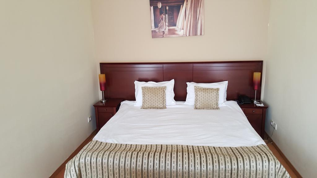 Garni Hotel Contact Belgrad Exteriör bild