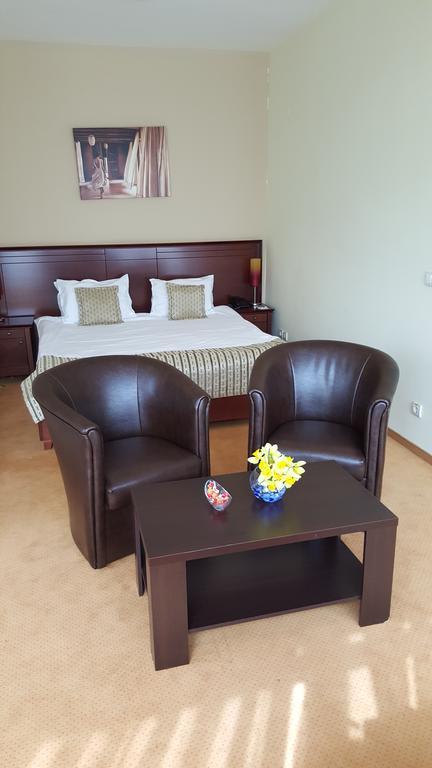 Garni Hotel Contact Belgrad Exteriör bild