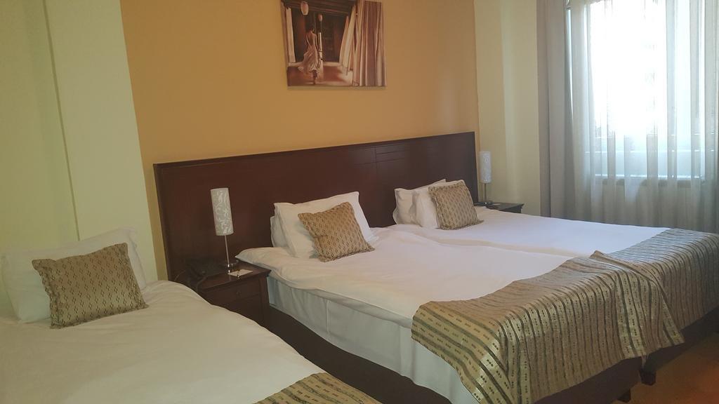 Garni Hotel Contact Belgrad Exteriör bild