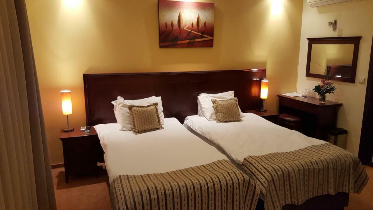 Garni Hotel Contact Belgrad Exteriör bild